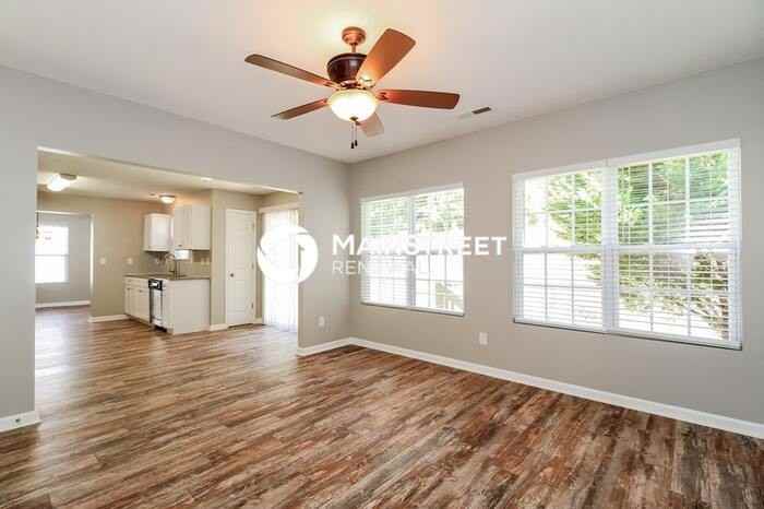 3055 Canterbury Park Dr - Photo 4 of 17