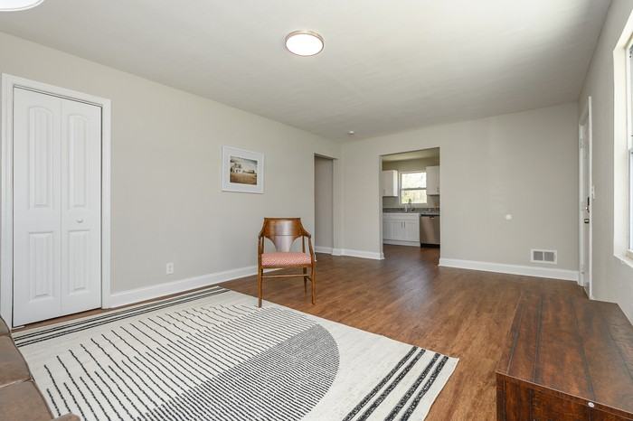 11 Gilbert Ct - Photo 5 of 19