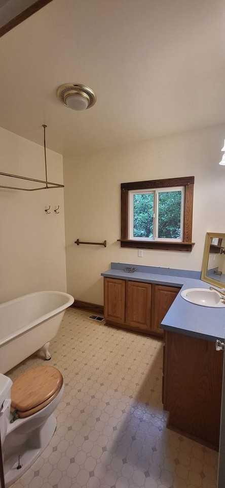 7220 Tacoma Ave S - Photo 7 of 13