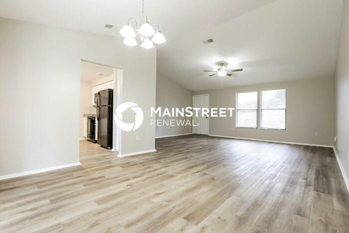 20569 Tappan Zee Dr - Photo 4 of 15