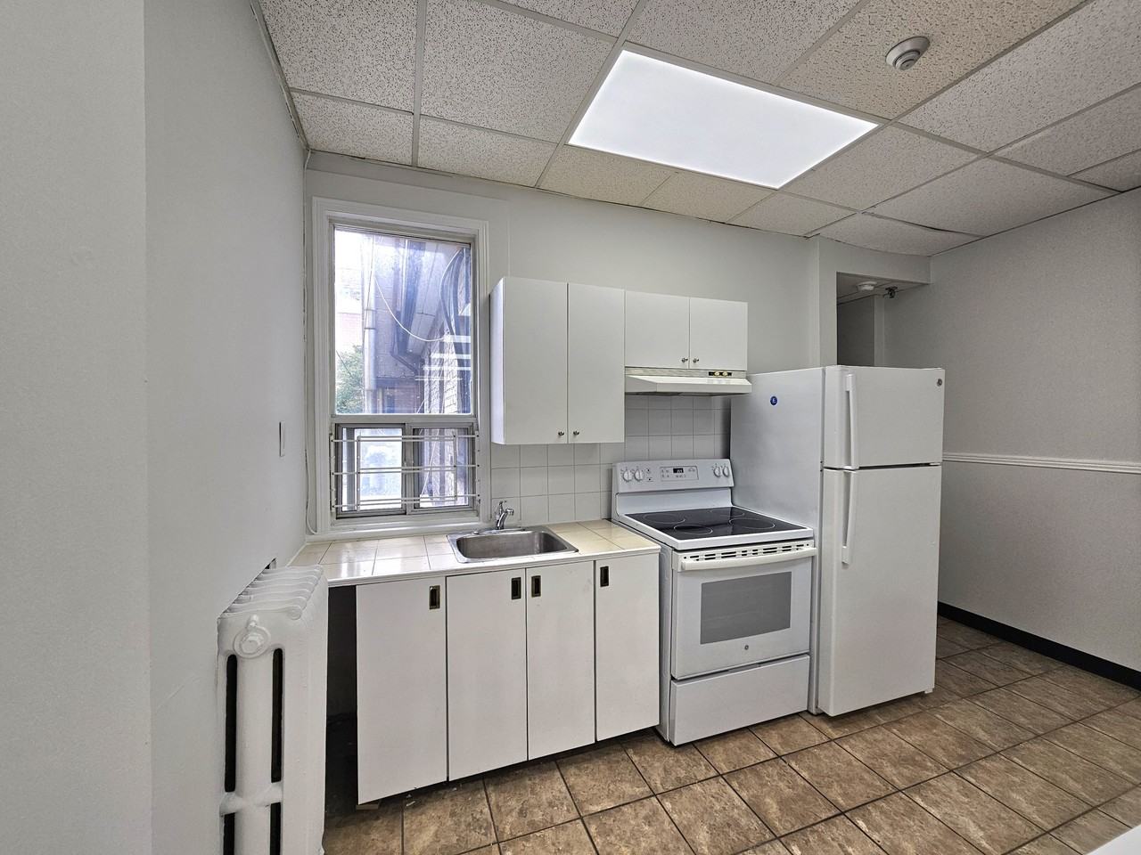 516 Yonge Street ##2 - Photo 2 of 22