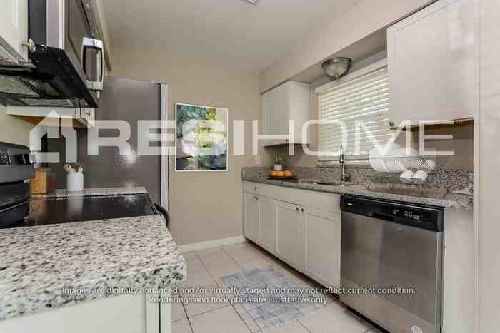 4815 Montauk St - Photo 3 of 16