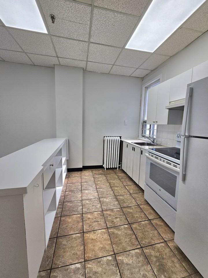 516 Yonge Street ##2 - Photo 4 of 22