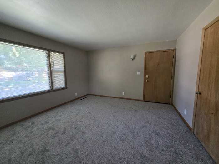 807 18th Ave S #3 - Photo 4 of 12