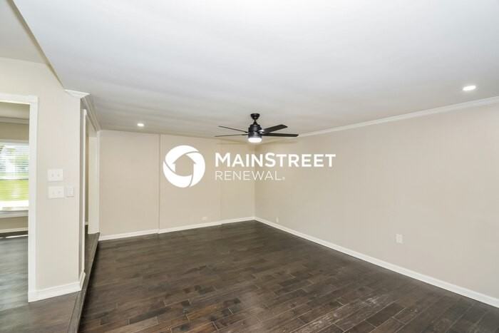 1305 Coreland Dr - Photo 3 of 16
