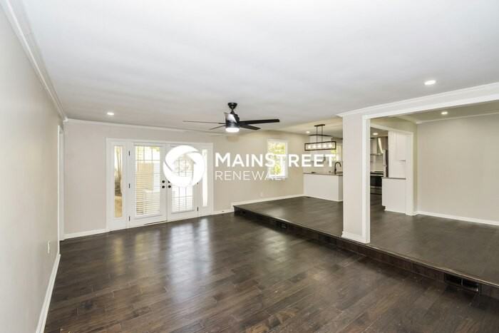 1305 Coreland Dr - Photo 4 of 16
