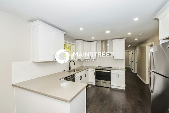 1305 Coreland Dr - Photo 5 of 16
