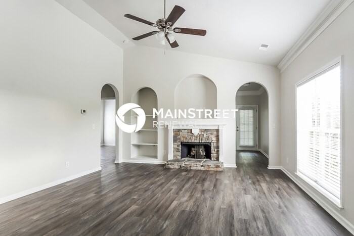 4742 Longmeadow Dr - Photo 4 of 15