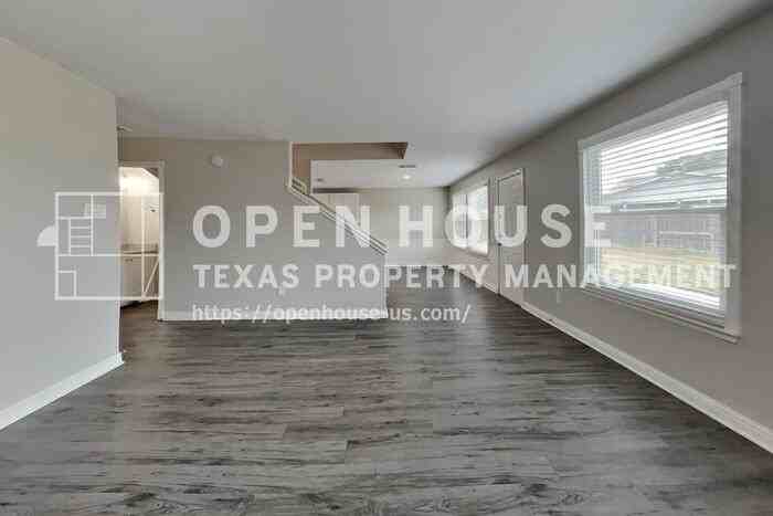 3143 Rainpark Ln - Photo 4 of 24