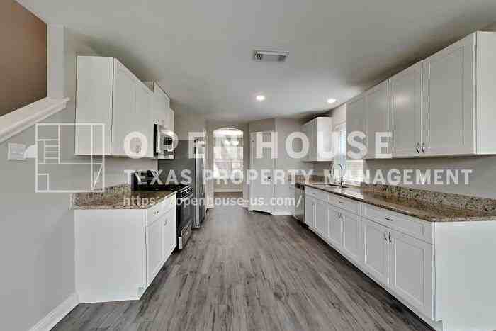 3143 Rainpark Ln - Photo 5 of 24