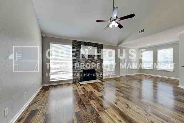 2331 Trotter Dr - Photo 5 of 21
