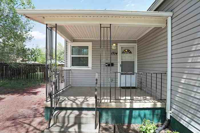 1704 W Cucharras St - Photo 6 of 26