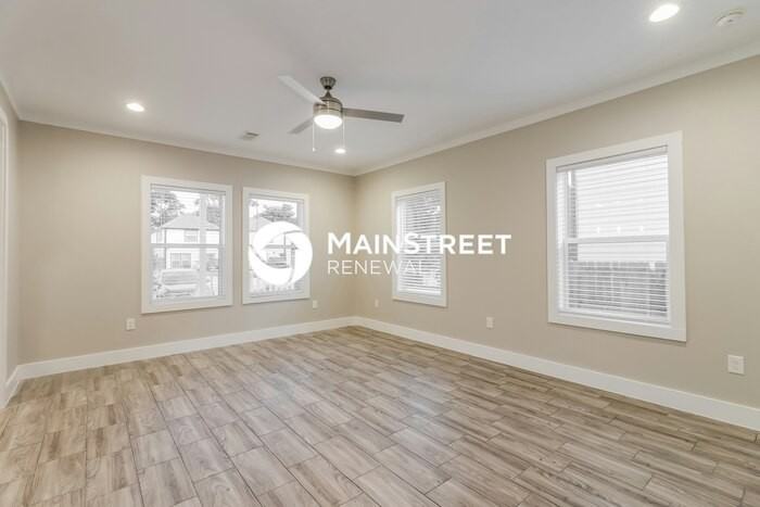 8219 Crestview Dr - Photo 4 of 17