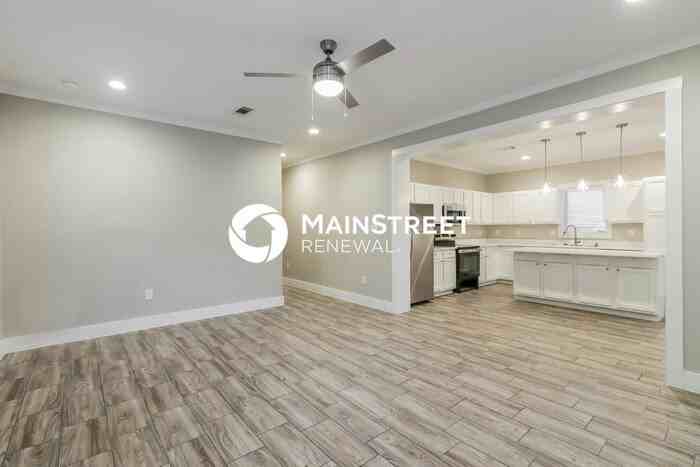 8219 Crestview Dr - Photo 5 of 17