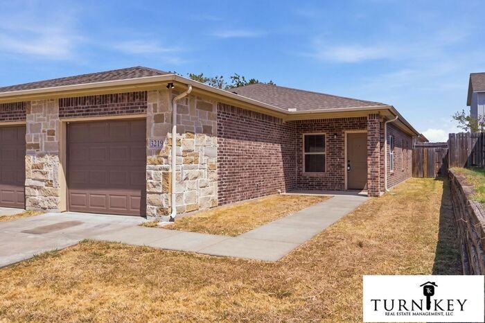 3219 Karen St - Photo 3 of 30