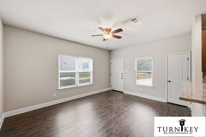 3219 Karen St - Photo 4 of 30