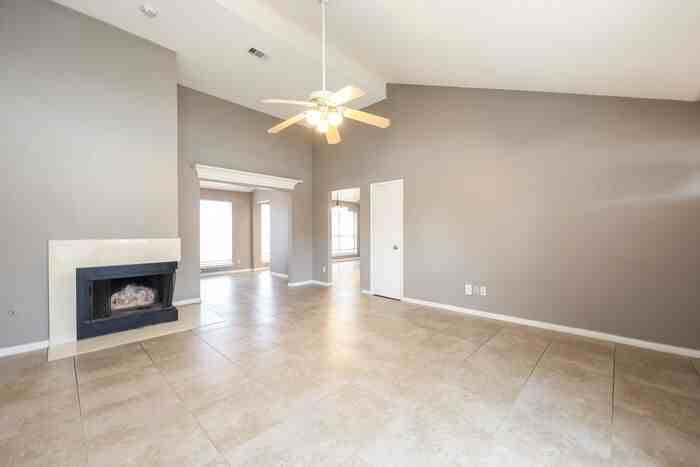 2306 Old Oak Ln - Photo 3 of 21