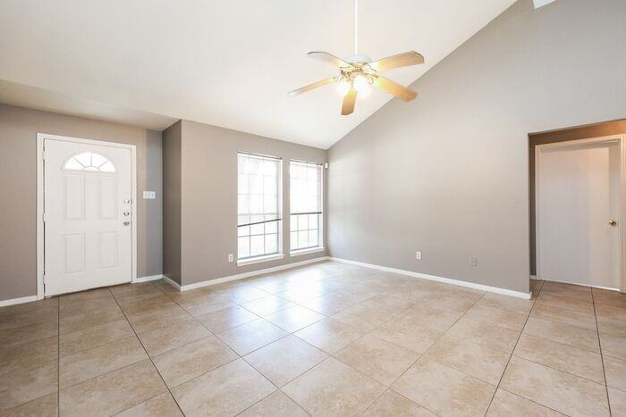 2306 Old Oak Ln - Photo 4 of 21