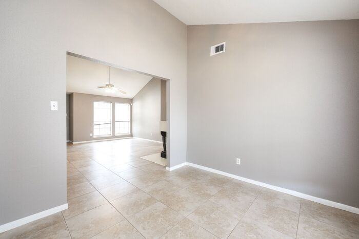 2306 Old Oak Ln - Photo 5 of 21
