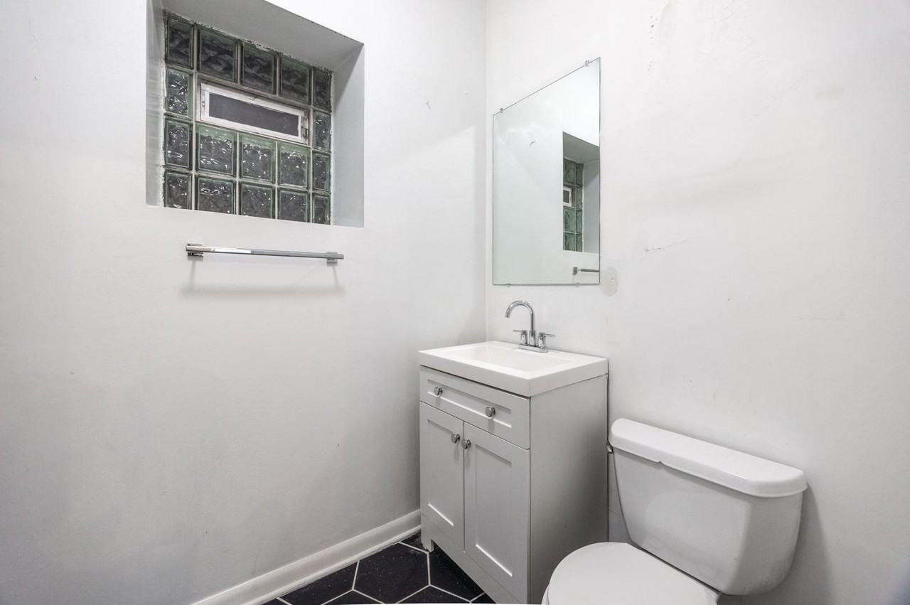 2732 W Chicago Ave #1R - Photo 5 of 16