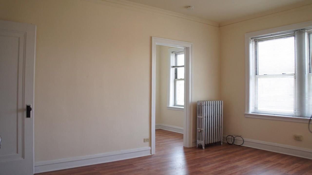 2536 N Sawyer Ave #412 - Photo 2 of 14