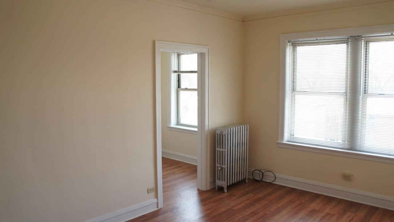 2536 N Sawyer Ave #412 - Photo 3 of 14