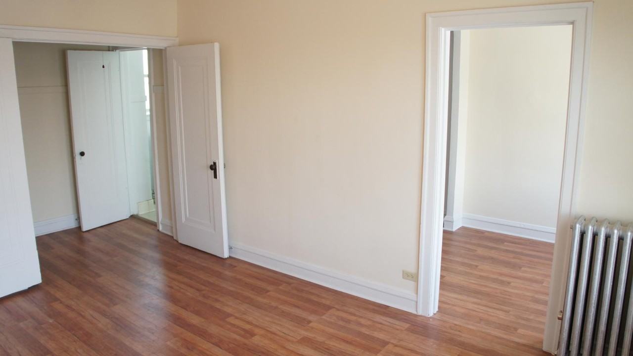 2536 N Sawyer Ave #412 - Photo 5 of 14