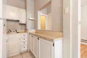 featured image of 511 W Melrose St #101