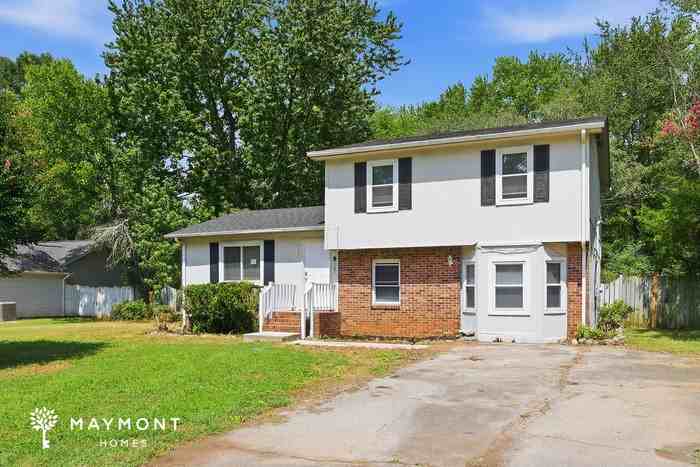 121 Dexter Cir - Photo 2 of 3