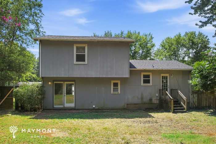 121 Dexter Cir - Photo 3 of 3