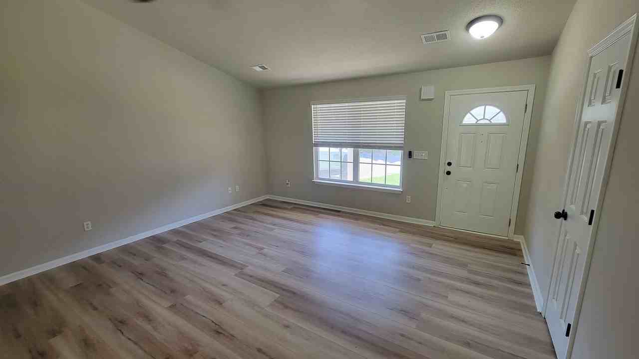1008 Autumn Leaf Ln - Photo 2 of 12