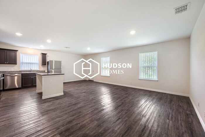 415 S San Augustine Ave - Photo 4 of 14