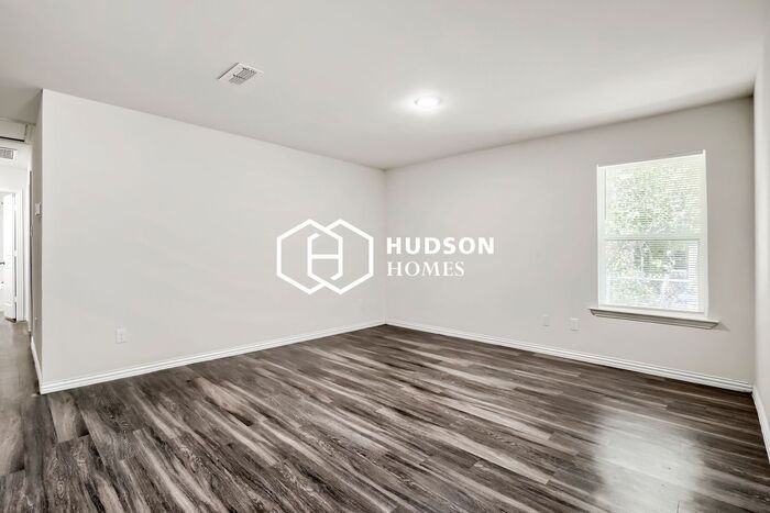 405 S 15th St #B - Photo 3 of 14