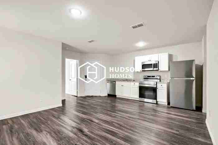 405 S 15th St #B - Photo 4 of 14