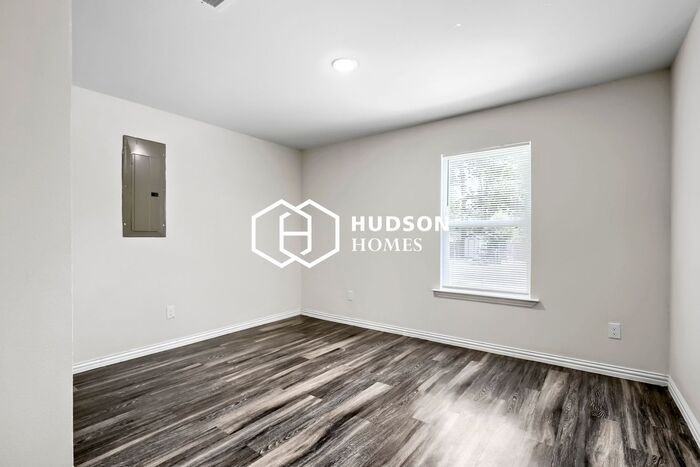 405 S 15th St #B - Photo 7 of 14