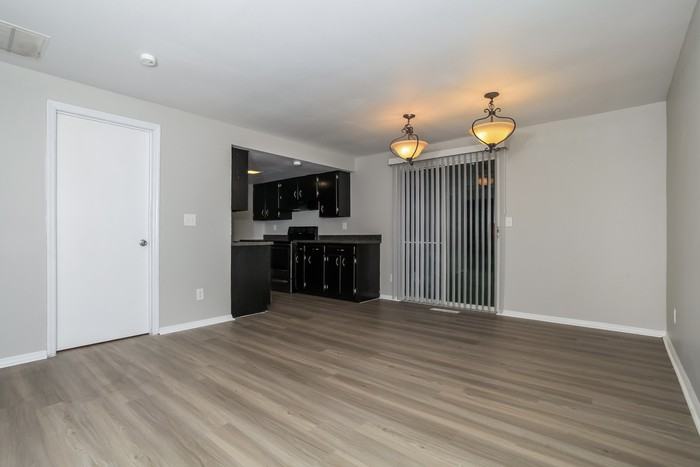 7979 Thistlewood Ct - Photo 4 of 12