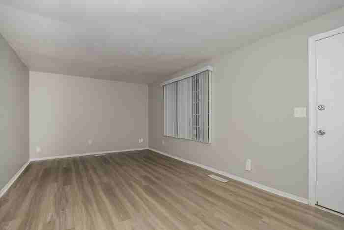 7979 Thistlewood Ct - Photo 5 of 12