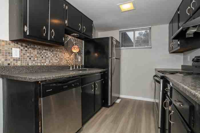7979 Thistlewood Ct - Photo 6 of 12