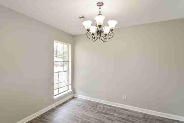 517 Ridgewood Ln - Photo 5 of 12