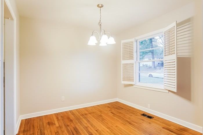 1349 Mccoy St - Photo 5 of 11