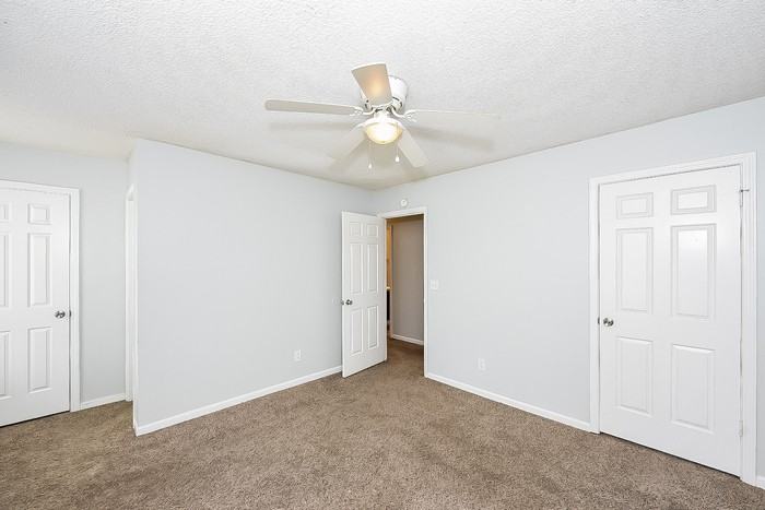 1653 Oak St - Photo 5 of 10