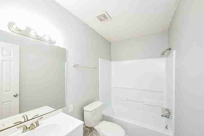 1653 Oak St - Photo 6 of 10
