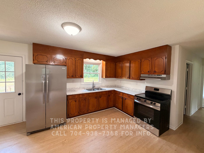 110 Eldon Ln - Photo 3 of 8