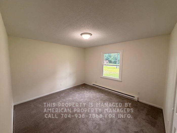 110 Eldon Ln - Photo 4 of 8