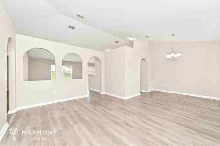 1010 Coatbridge Dr - Photo 4 of 15