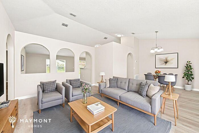 1010 Coatbridge Dr - Photo 5 of 15