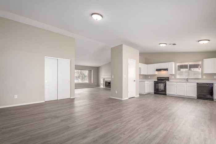 4447 N 87th Ave - Photo 3 of 27