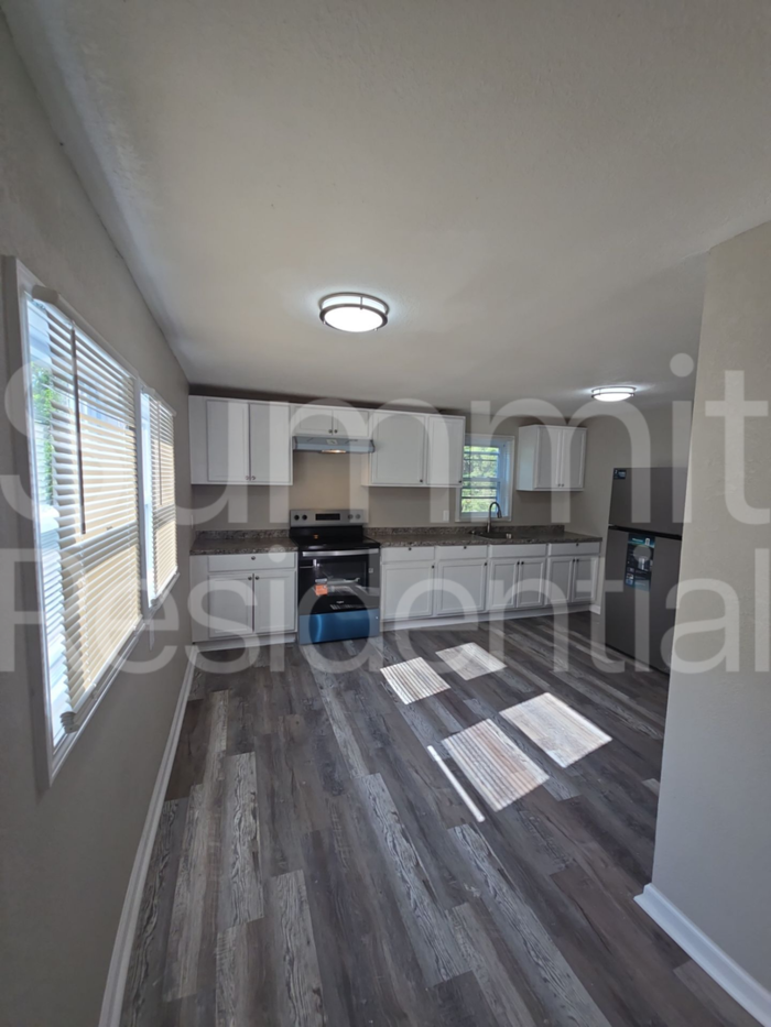 1962 Garfield Ave - Photo 7 of 24