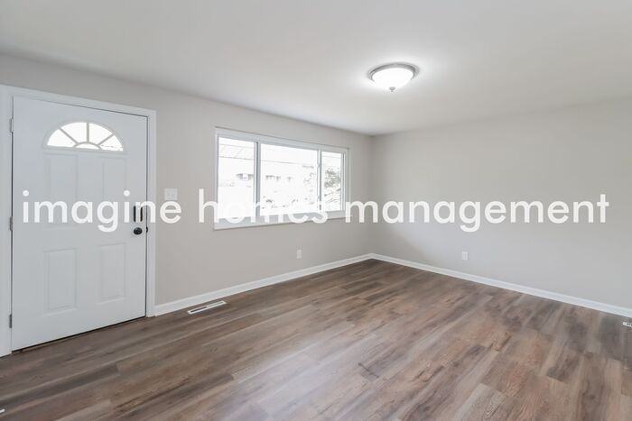 830 Ledro St - Photo 5 of 19