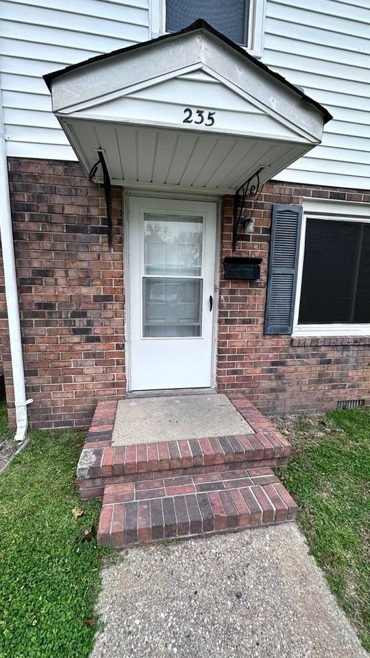 235 Edison Ave - Photo 2 of 25